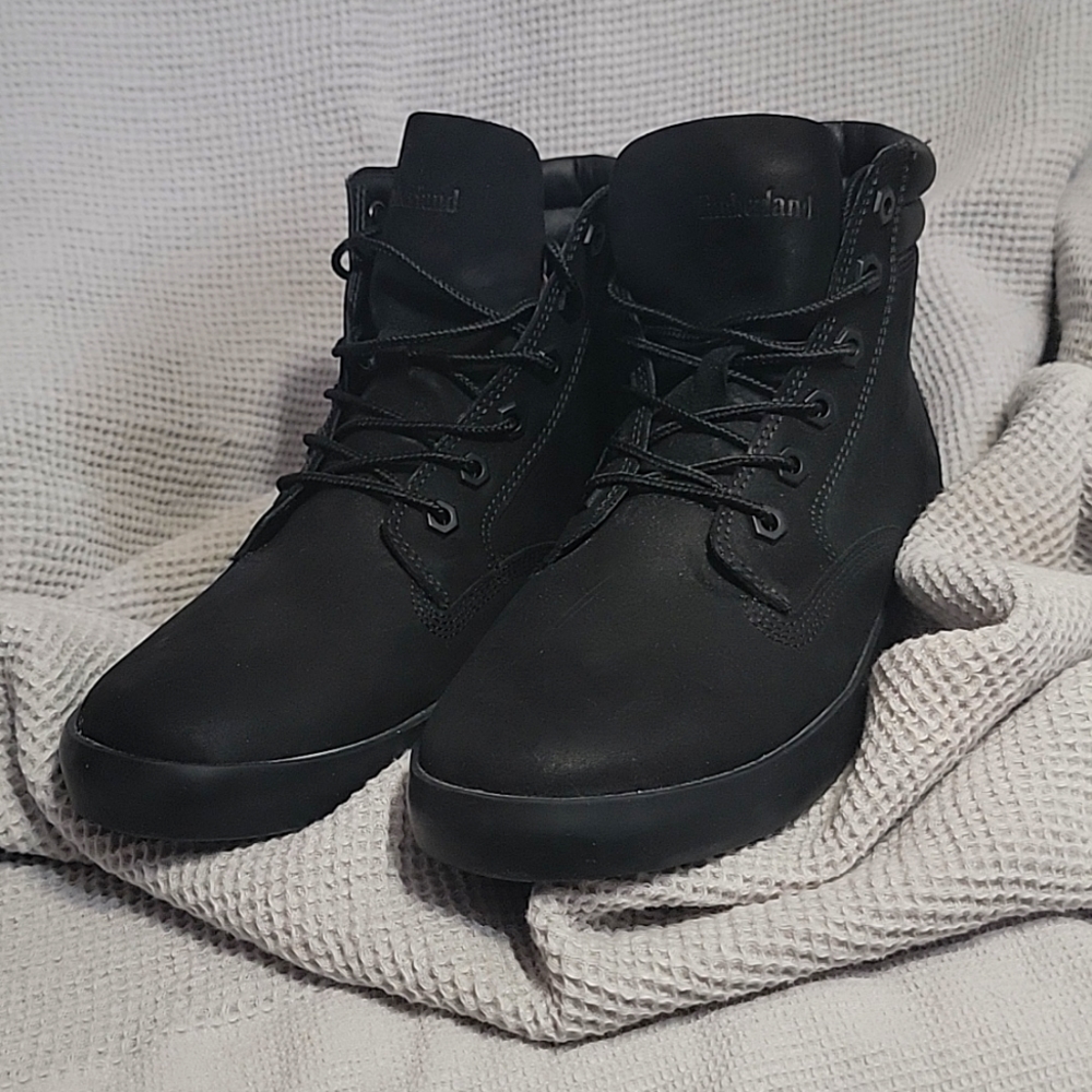 Timberland Hi top sneaker- boot W sz9